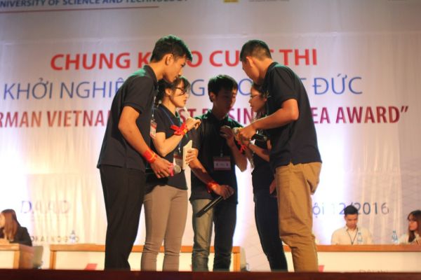 Sôi động đêm chung khảo cuộc thi “Khởi nghiệp sáng tạo Việt Đức” 2016