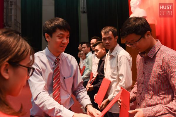 Trường CĐ Nghề Bách Khoa Hà Nội khai giảng năm học 2017 – 2018  và Trao bằng tốt nghiệp cho sinh viên khóa 6