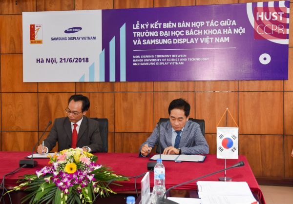 Samsung Display Vietnam and Hanoi University of Science and Technology having strategic cooperation in training and research