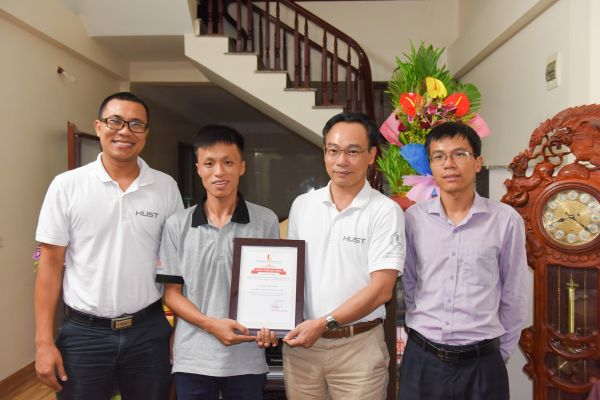 Trường ĐHBK Hà Nội trao học bổng khuyến khích tài năng cho thủ khoa khối A  năm 2018
