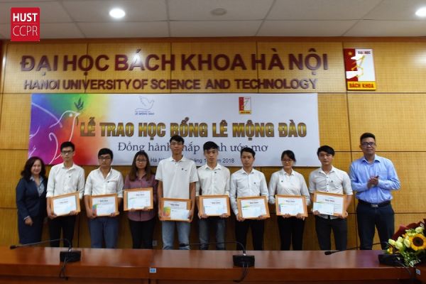 25 suất học bổng Lê Mộng Đào trao cho sinh viên ĐHBK Hà Nội