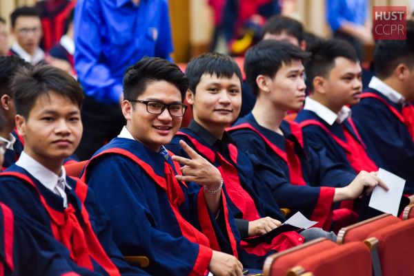 Hơn 1300 tân cử nhân, kỹ sư rạng rỡ ngày tốt nghiệp năm 2019