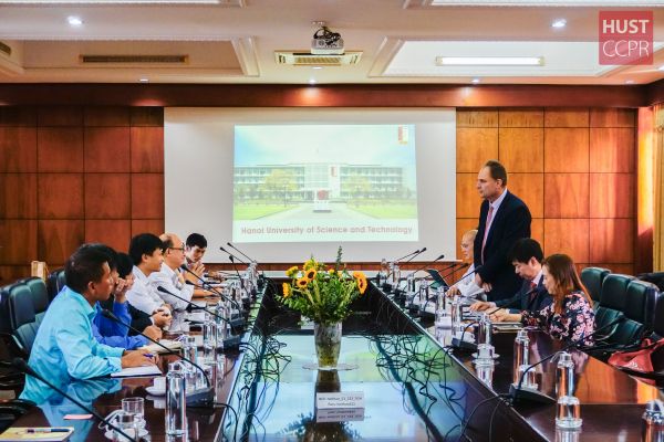 Griffith University’s meeting with HUST’s faculties and students