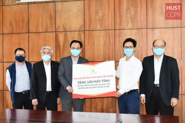HUST alumni contribute over 100 new computers to  disadvantaged students
