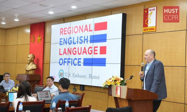 Bách khoa Hà Nội chú trọng đào tạo kỹ năng viết và thuyết trình bằng tiếng Anh cho sinh viên