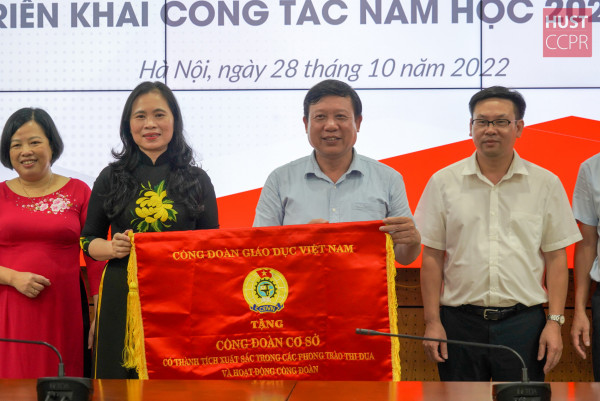 Công đoàn Trường Đại học Bách khoa Hà Nội là Công đoàn cơ sở có thành tích xuất sắc trong các phong trào thi đua và hoạt động Công đoàn