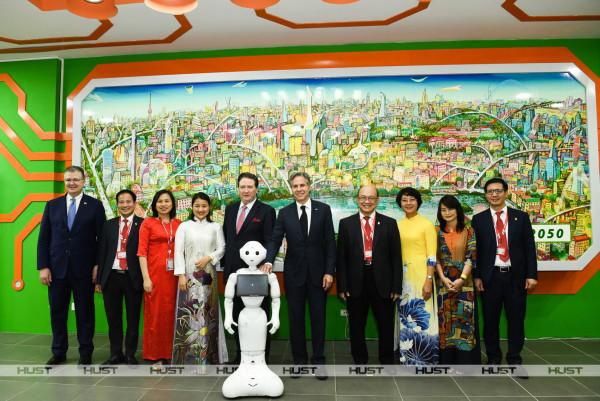 U.S. Secretary of State Antony Blinken visits  Hanoi University Of Science And Technology