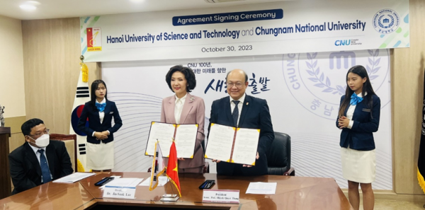 HUST President Pays Visits To Korean Academic & Industrial Partners
