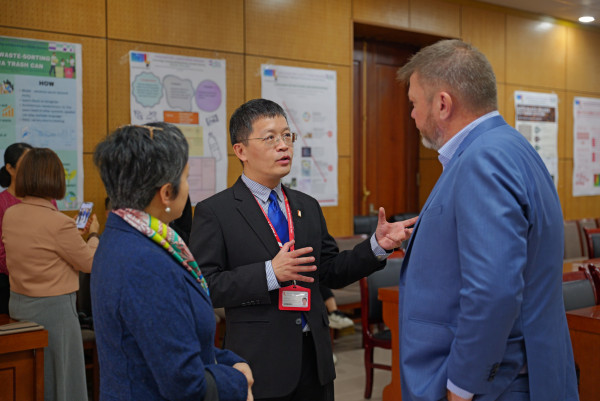 Scientists and experts exchanged at the workshop