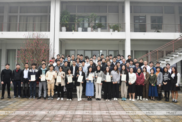 1 NCS và 76 học viên cao học Bách khoa Hà Nội nhận Học bổng Sau đại học trị giá 3 tỷ đồng
