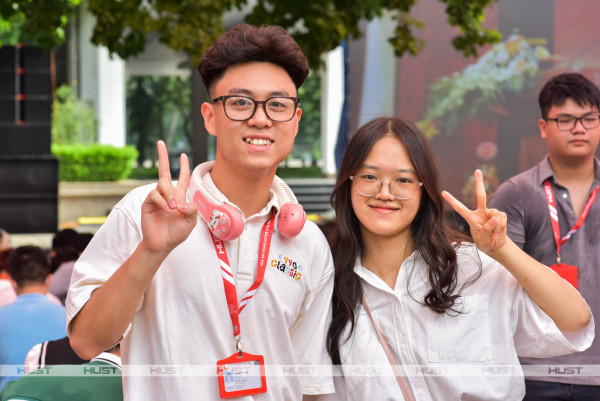 Niềm tự hào của các tân sinh viên K68 ĐHBK Hà Nội trong lễ khai giảng năm học mới
