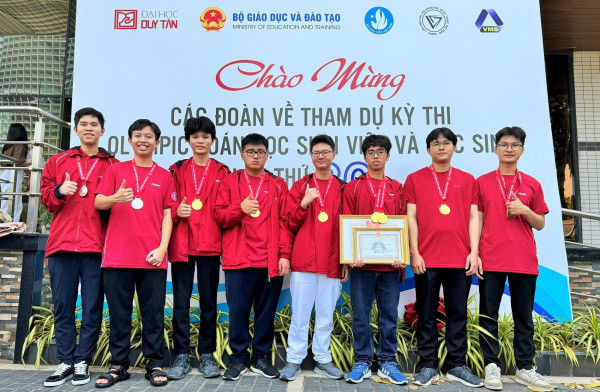 8 sinh viên ĐHBK Hà Nội tham dự Kỳ thi Olympic Toán học SV-HS Việt Nam lần thứ 30