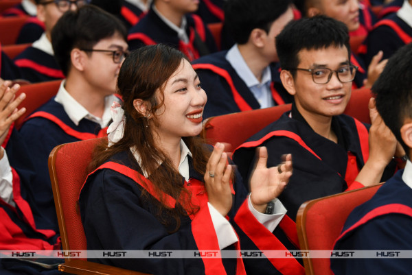 Niềm vui trong ngày lễ tốt nghiệp năm 2023 của các tân cử nhân, tân kỹ sư ĐHBK Hà Nội. Ảnh: Duy Thành