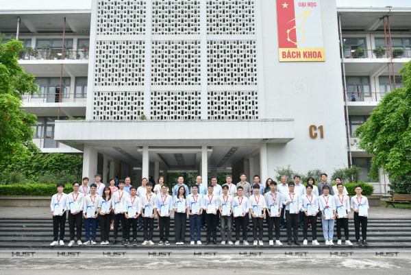 20 sinh viên Bách khoa Hà Nội nhận học bổng từ Tập đoàn Xăng dầu Việt Nam