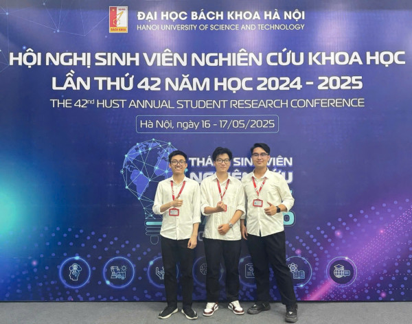 Nhóm 3 sinh viên K67 ngành Kỹ thuật Điện, Khoa Điện, Trường Điện - Điện tử: Kiều Thế Anh, Phùng Văn Ánh, Hoàng Anh Cương