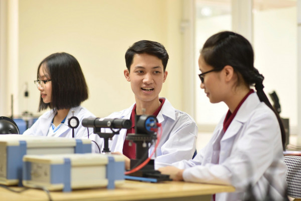 Cùng Bách khoa Hà Nội chuyển ngôn ngữ Vật lý hiện đại thành công nghệ