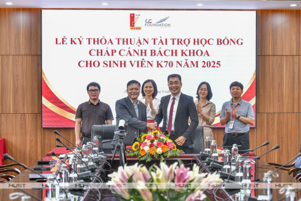 Học bổng Chắp cánh Bách khoa tiếp sức tân sinh viên K70