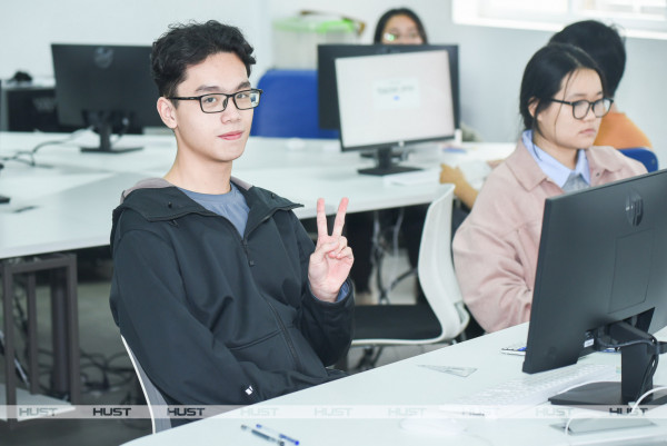 Thí sinh tham dự Kỳ thi  Đánh giá tư duy 2025 tại điểm thi Đại học Bách khoa Hà Nội