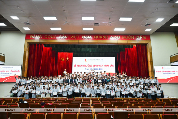 Lễ vinh danh sinh viên xuất sắc năm học 2024–2025