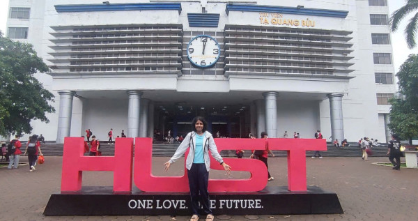 Cô gái Ấn Độ viết bản nhạc thanh xuân ở Bách khoa 