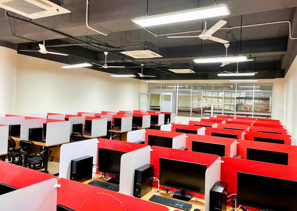 Năm 2025, Bách khoa Hà Nội đã trang bị bổ sung hơn 300 máy tính mới, nâng tổng số lượng máy tính phục vụ Kỳ thi TSA lên 1.000 máy