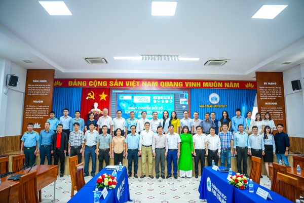Đại học Bách Khoa Hà Nội tham gia “Ngày chuyển đổi số – Digital-Move Day 2025” tại Trường Đại học Nha Trang: Báo cáo chia sẻ hệ thống eHUST trong quản trị giáo dục đại học