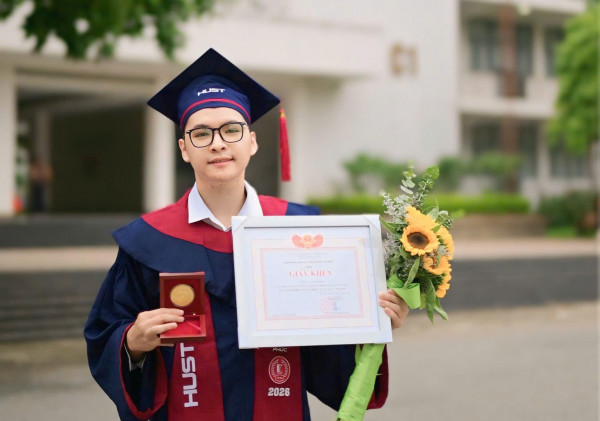 Chàng Cử nhân xuất sắc Bách khoa Hà Nội giỏi lập trình, năng rèn luyện