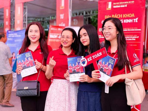 Bách khoa có ngành Kế toán học bằng tiếng Anh, làm chủ AI và công nghệ mới trong 3,5 năm