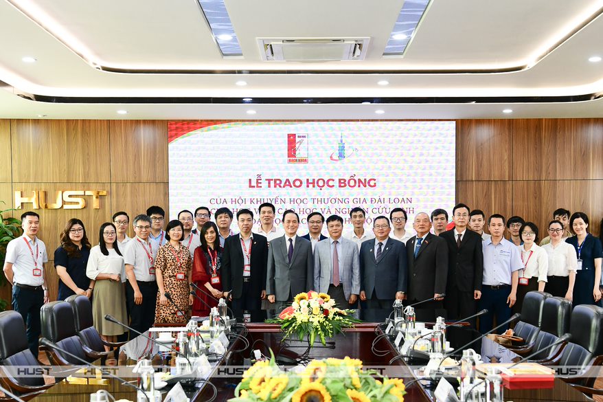 6 học viên cao học và 11 NCS Đại học Bách khoa Hà Nội đã được nhận học bổng 20 triệu đồng/học viên cao học và 25 triệu đồng/NCS của Hội Khuyến học thương gia Đài Loan năm học 2022