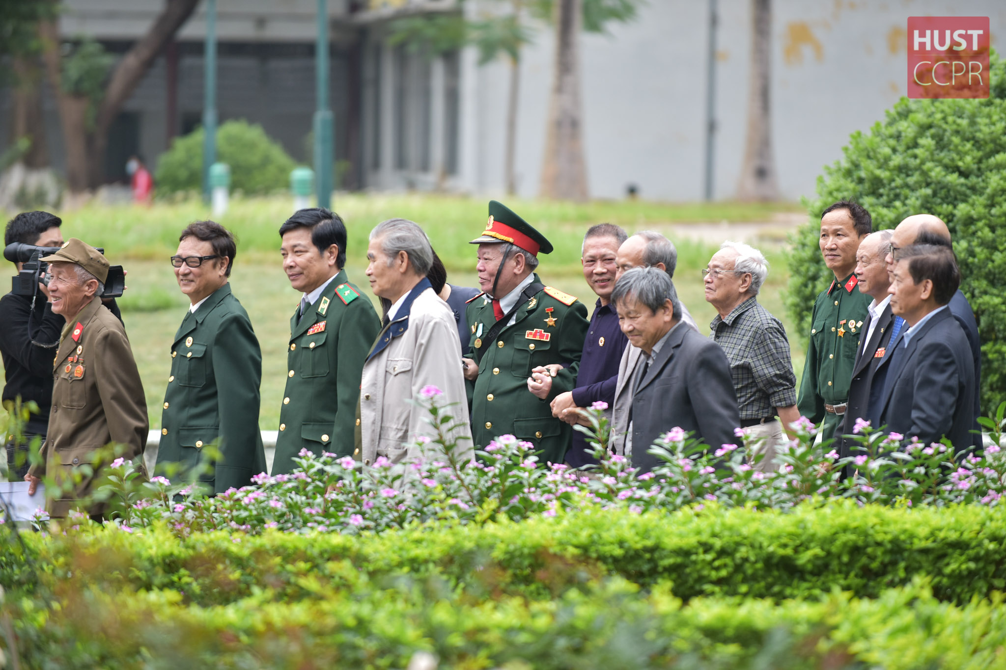 Thế hệ Bách khoa Hà Nội xếp bút nghiên lên đường nhập ngũ