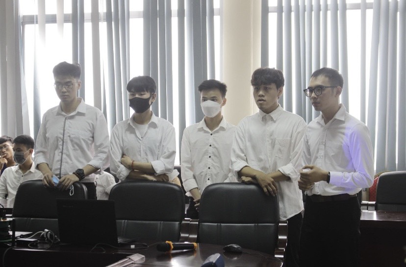 Nhóm 5 sinh viên Trường Cơ khí, Đại học Bách khoa Hà Nội đạt giải Nhất Sinh viên NCKH và Sáng tạo năm học 2021-2022