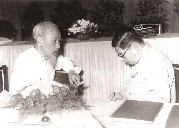 Chủ tịch Hồ Chí Minh và GS Trần Đại Nghĩa tháng 4 năm 1960 Ảnh tư liệu