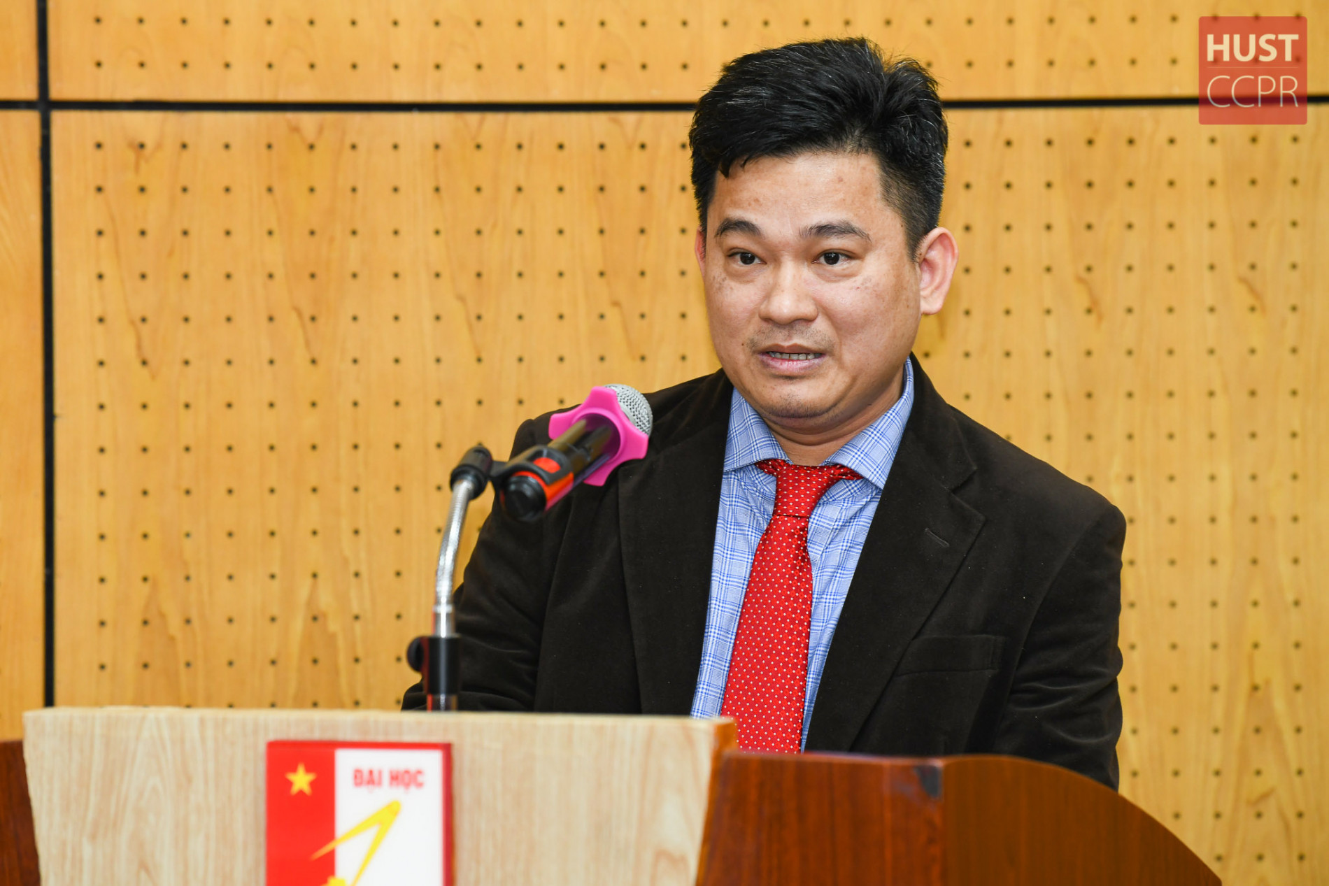 GS. Chu Mạnh Hoàng phát biểu tại Lễ Công bố bổ nhiệm chức danh PGS, GS năm 2022, Đại học Bách khoa Hà Nội. Ảnh: Kim Chi