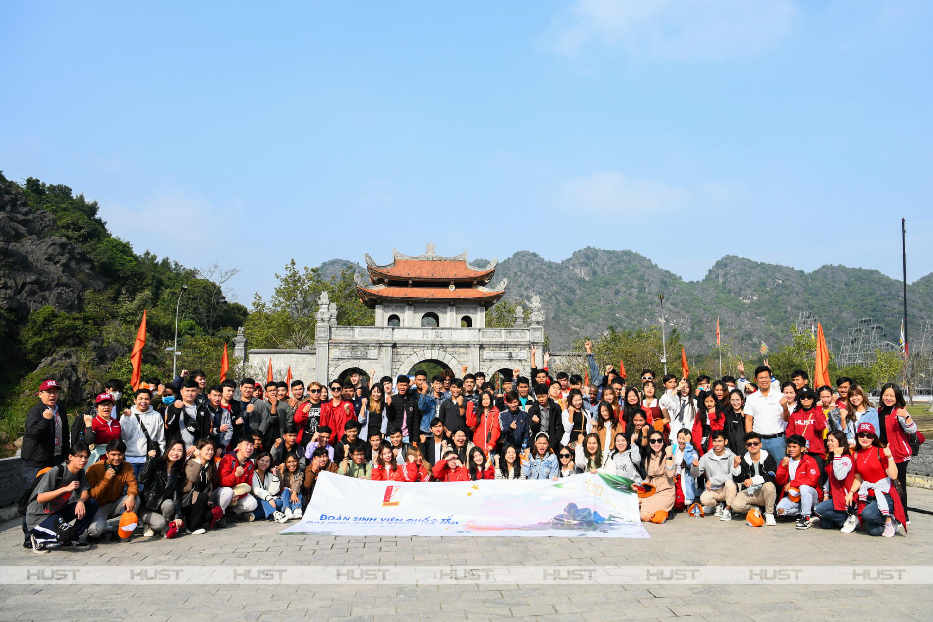 More than 150 overseas students enjoyed the trip to Ninh Binh province