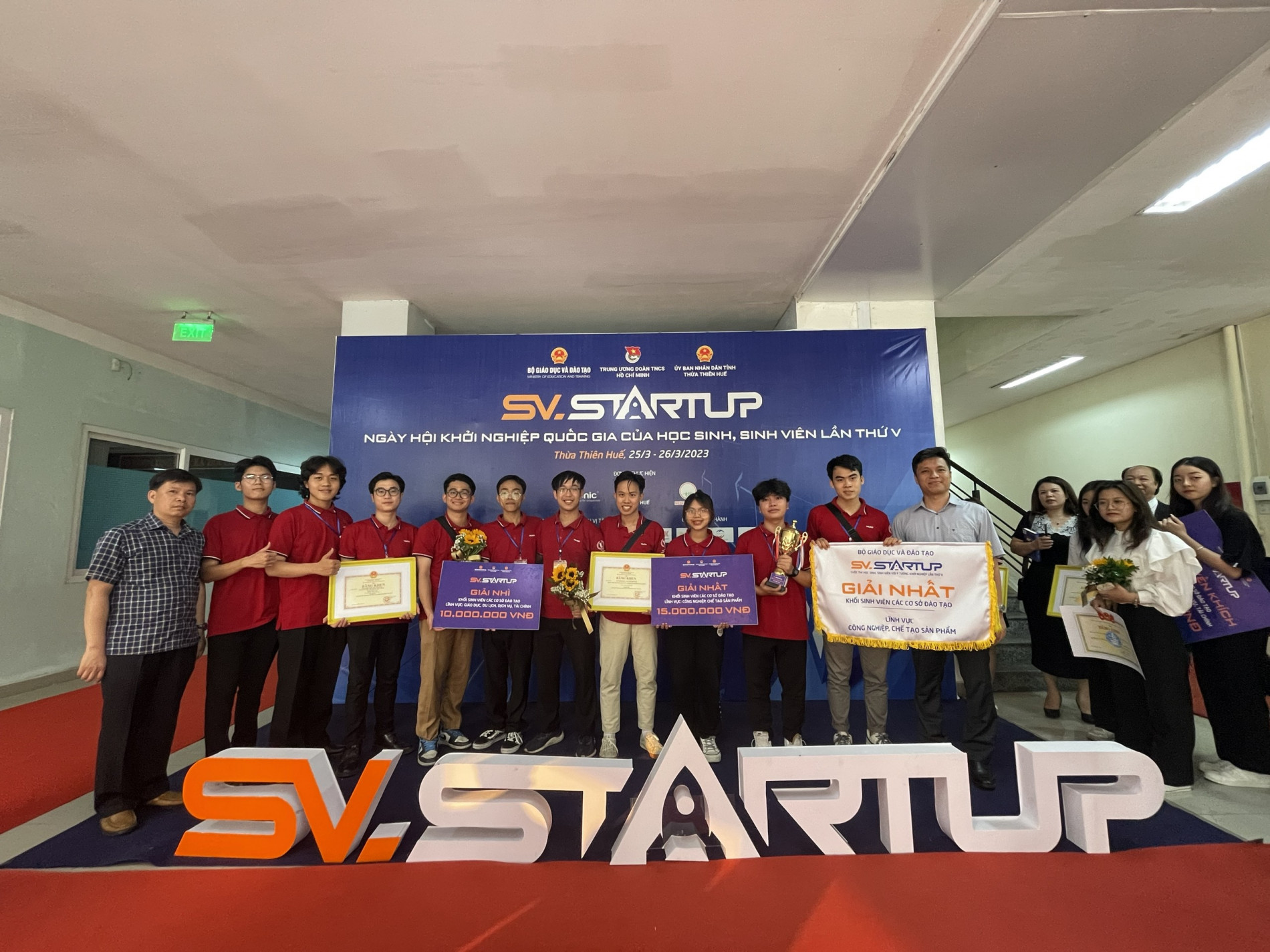 Niềm vui của các sinh viên và thầy/cô giáo Đại học Bách khoa Hà Nội tại SV-Startup. Ảnh: Duy Thành