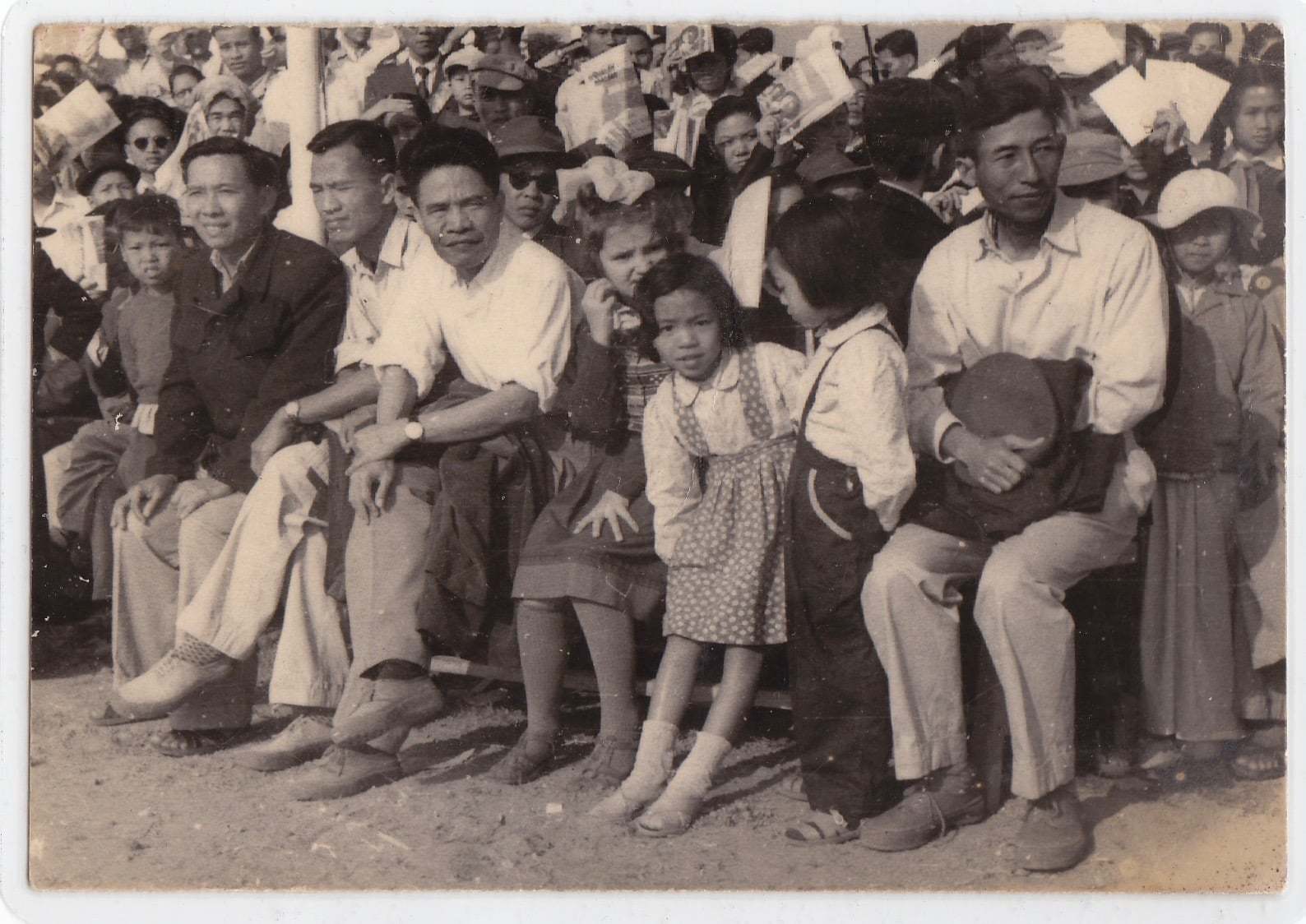 Năm 1956, GS Tạ Quang Bửu (áo trắng, ngồi giữa) làm Hiệu trưởng Trường ĐH Bách khoa Hà Nội.