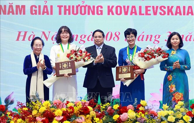 vna potal thu tuong gap mat nu anh hung nha khoa hoc nhan giai giai thuong kovalevskaia stand 111314