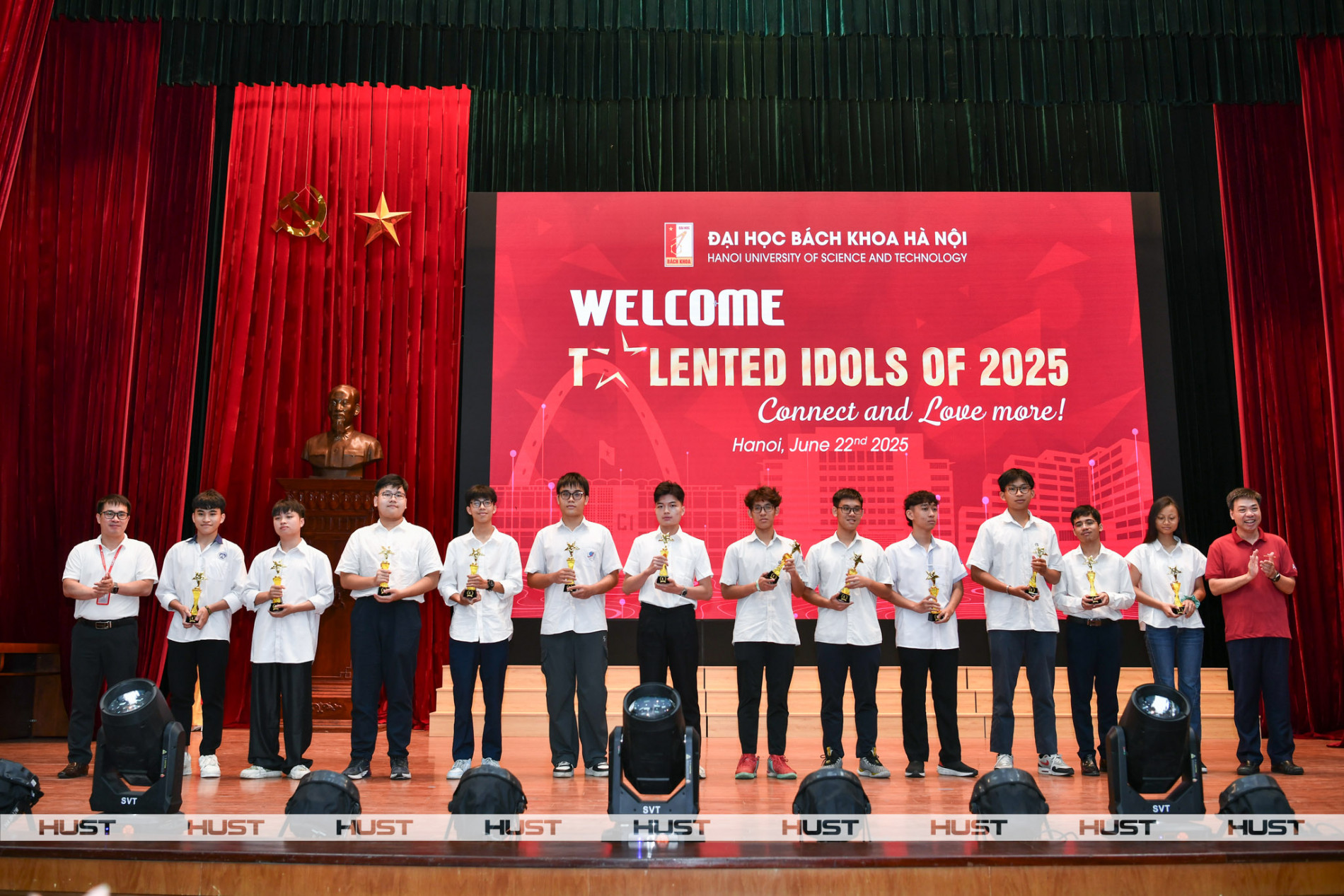 Đại học Bách khoa Hà Nội vinh danh các thí sinh XTTN xuất sắc tại sự kiện