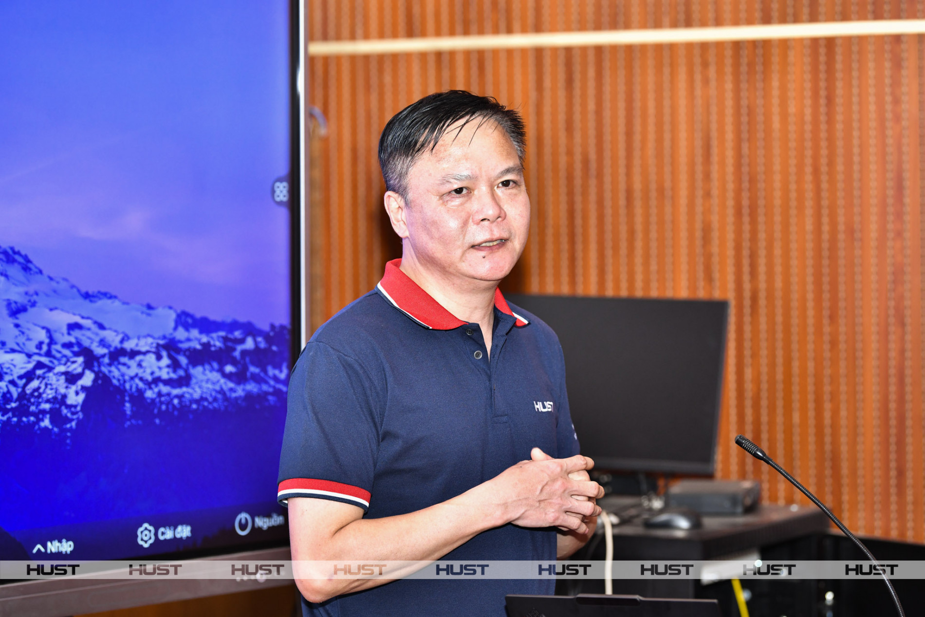 PGS. Nguyễn Phong Điền phát biểu tại cuộc họp Hội đồng tuyển sinh ĐHBK Hà Nội (chiều 22/8). Ảnh: Duy Thành