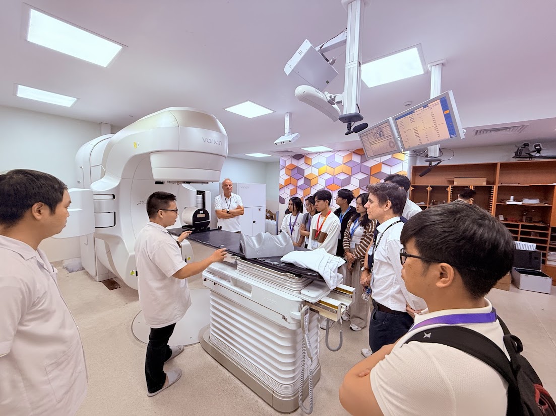 tham quan Bệnh viện ung bướu HCM