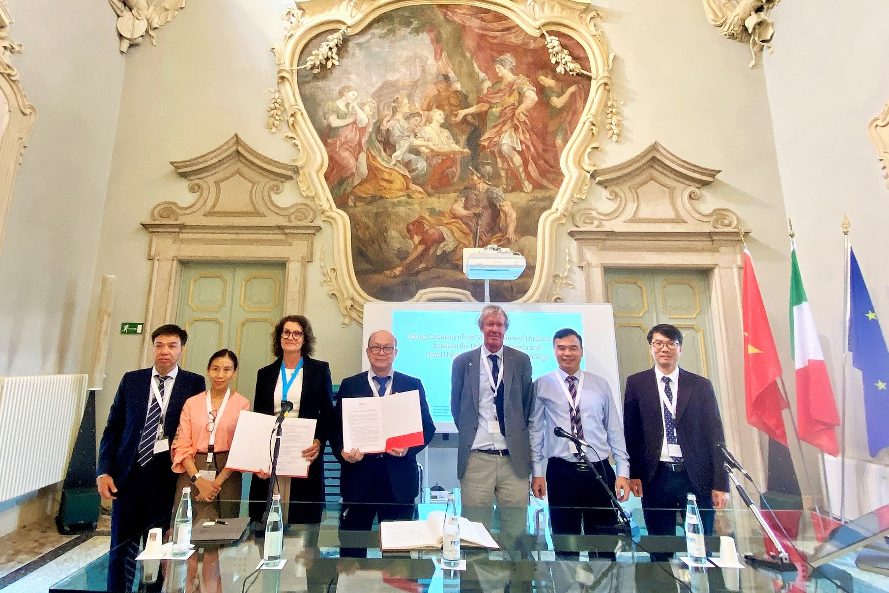 Lãnh đạo Đại học Brescia, mạng lưới ASEA-UNINET cùng với đoàn công tác của Đại học Bách khoa Hà Nội