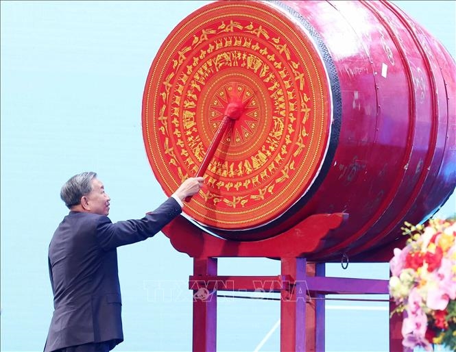 Tổng Bí thư Tô Lâm đánh trống khai giảng năm học 2025-2026