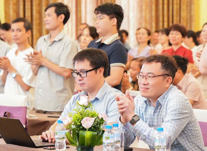 Bách khoa Hà Nội tập huấn ứng dụng AI cho hơn 300 cán bộ, giáo viên Ninh Bình