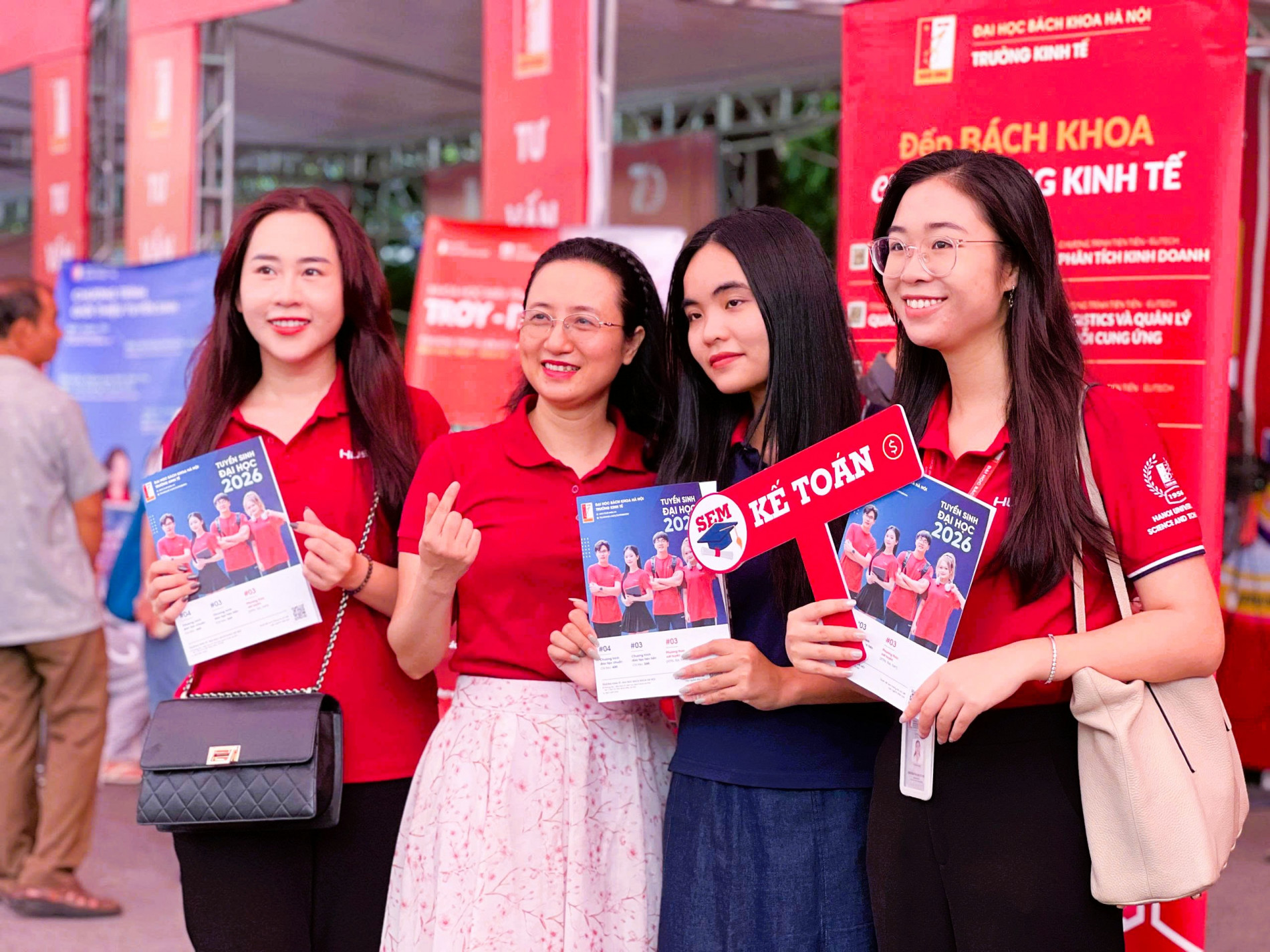 Bách khoa có ngành Kế toán học bằng tiếng Anh, làm chủ AI và công nghệ mới trong 3,5 năm